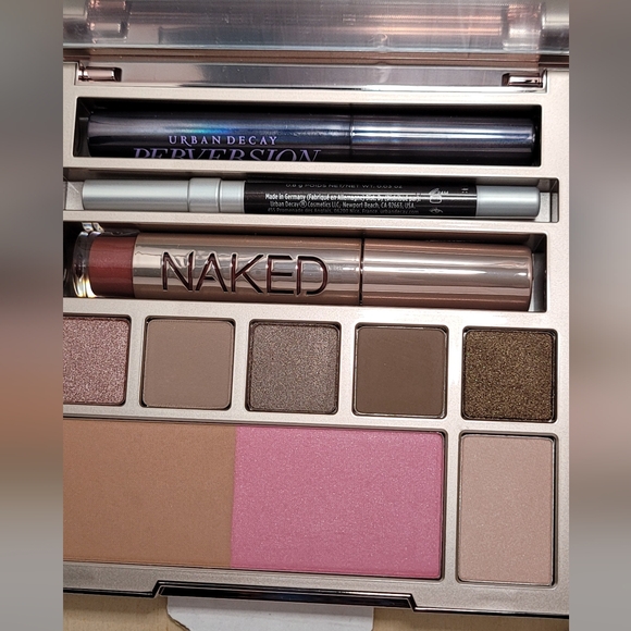 New! Urban Decay Naked On the Run Palette - Picture 6 of 12